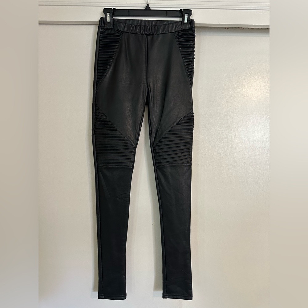 Yahada Small Black Leather Skinny Pants